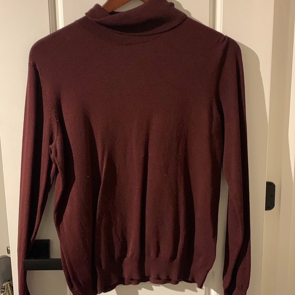 COPY - Burgundy turtleneck - Picture 1 of 3